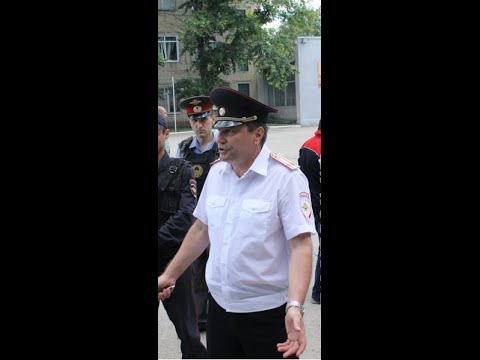 Видео: Начальник Красноармейской полиции Усынкин "показал" себя или рыба гниет с головы