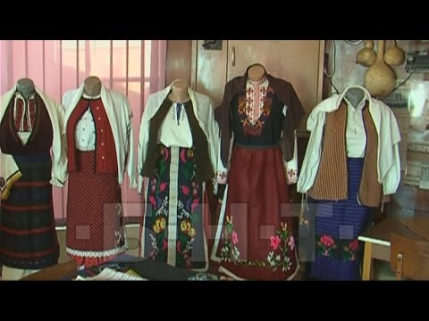 Видео: НАД 100 АВТЕНТИЧНИ НАРОДНИ НОСИИ Е СЪБРАЛ ВЕЛИКО ТОДОРОВ ОТ ГРАД БЯЛА  (2018)