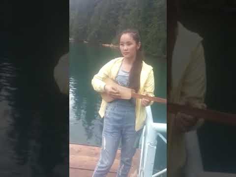 Видео: Жакшы  ырдаптыр комуз менен