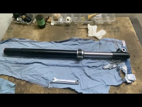 Видео: Как разобрать перо вилки Fireguard 250