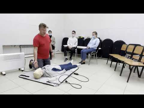 Видео: Первая помощь при поражении электрическим током