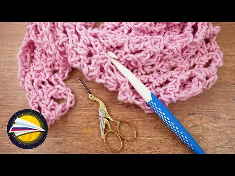Видео: Хлопковый треугольный шарф сетчатым узором | Вязание крючком