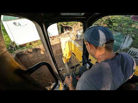 Видео: Маленький погреб. Мини экскаватор.