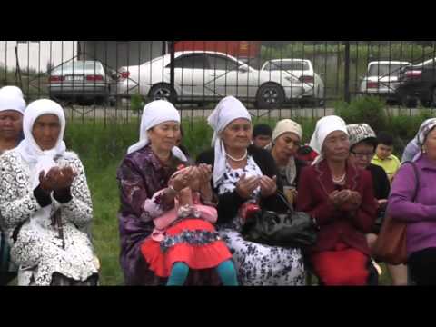 Видео: (1)Открытие памятника в селе Бесмойнак . Автор Жауаров Мухтар Султангазыевич 14.06.2015