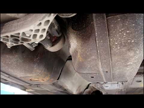 Видео: Замена экрана топливного бака на Range Rover Evoque 2,2 Ленд Ровер Эвок 2011 года 1часть