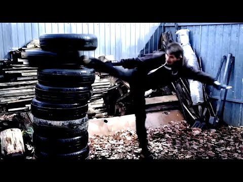 Видео: Нереальное упражнение. Выбить ударами несколько шин подряд в одной атаке. День 60.