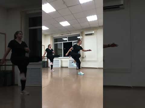 Видео: Тренировка с Фитнес резинкой! Ноги, ягодицы!