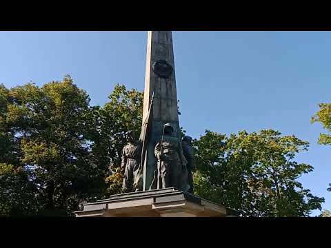 Видео: Памятник советским солдатам и мемориальное кладбище в Потсдаме. VID 20240920 130926