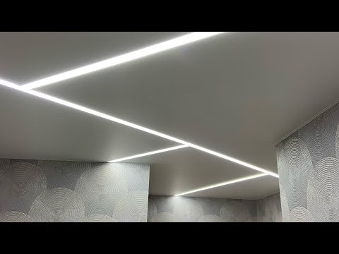 Видео: Как установить натяжные потолки с пересекающимися световыми линиями, которые примыкают к стене