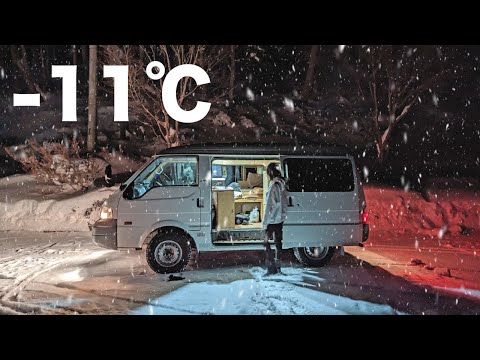 Видео: -11℃. На улице холодно, в фургоне жарко | лагерь снегоходов | субтитры