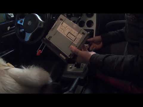 Видео: Alfa Romeo 159 Магнитола.