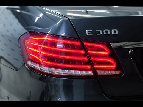 Видео: Mercedes-Benz E-Class E 300 - ремонт  трещины  фонаря.   E-Class E 300 - tail light crack repair