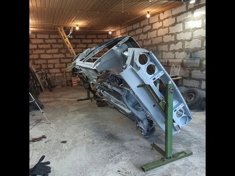 Видео: Ваз 2103. Начало сварочных работ. Устанавливаем кузов на опрокидыватель-кантователь.