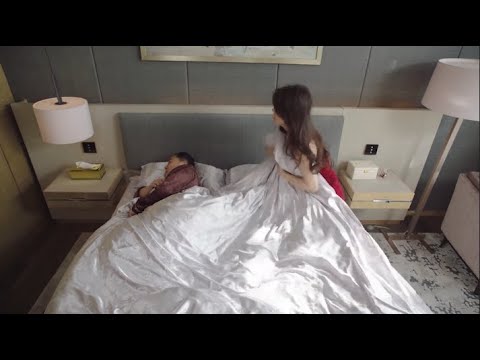 Видео: Пара средних лет ссорится, возобновляет семейную жизнь, жена за ночь молодеет, как молодая женщина.