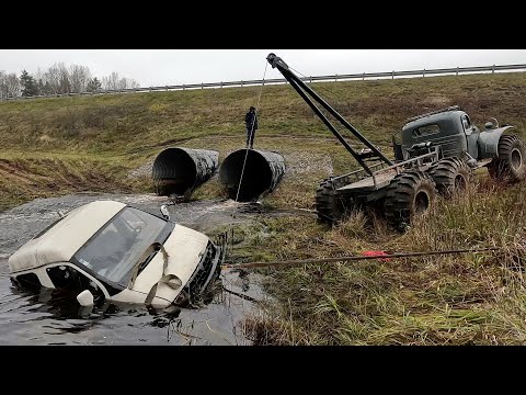 Видео: Эвакуация затонувшей маршрутки! ЗиЛ-157 и ГАЗ-66 в деле!