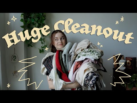 Видео: ГРАНДИОЗНАЯ ОСЕННЯЯ УБОРКА // Расхламляю гардероб и квартиру к осени