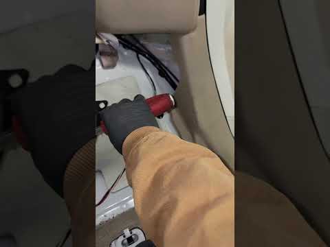 Видео: Как заменить топливный насос на Nissan Altima 2014 года