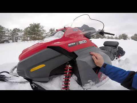 Видео: Как вытащить снегоход из глубокого снега на практике