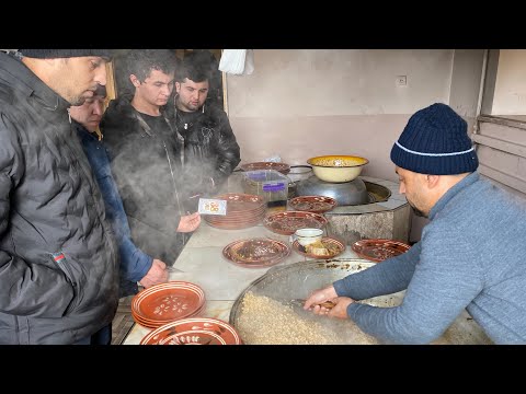 Видео: Повар Ташкента приготовивший плов 100 кг за раз в 16 лет!!!Чайханский плов Ташкентский! Ташкент!