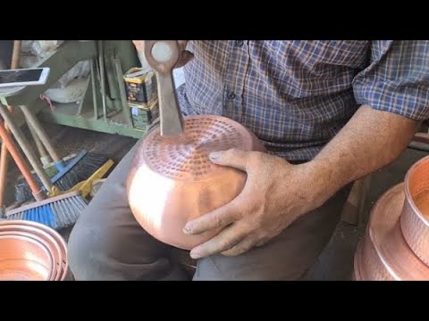Видео: Невероятный процесс выплавки меди и изготовления медных горшков вручную  Процесс изготовления ложки