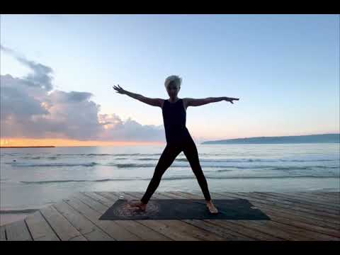 Видео: Утренняя практика асан и дыхательных упражнений