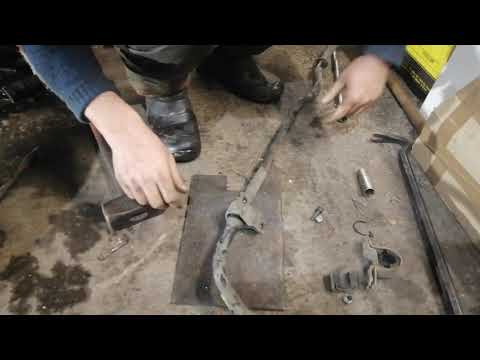 Видео: Как поменять передние втулки стабилизатора.