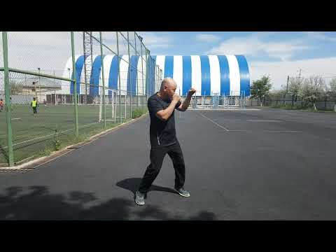 Видео: Уроки бокса. Для начинающих. 11. Удары на челноке