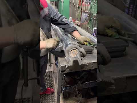 Видео: Как разобрать крестовину на карданном валу грузовика Вольво Volvo fe