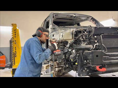 Видео: Итальянский Jeep в Америке. Кузовной ремонт в США.