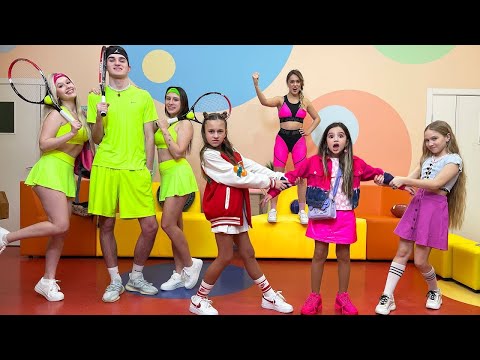 Видео: Ко је најспортскији у школи? 🏆 Сви желе да буду пријатељи са Amina | KiKiDo Campus Serbian