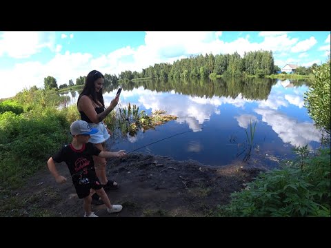 Видео: НА РЫБАЛКУ ВСЕЙ СЕМЬЕЙ! МАТВЕЙ ДУБАСИТ ОКУНЕЙ! ПЕРВАЯ РЫБКА! УЧИМСЯ ЛОВИТЬ НА СПИННИГ !