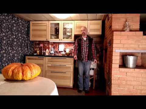 Видео: Почему мы не утепляем деревенский дом? Нет пластиковым окнам!