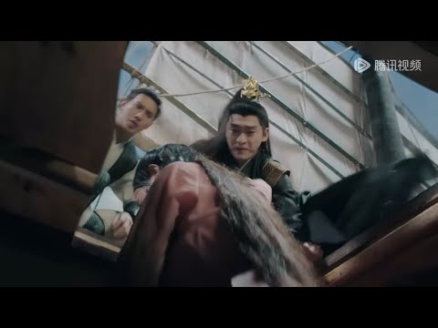 Видео: Принц наконец спас израненную Золушку и почувствовал себя очень виноватым.