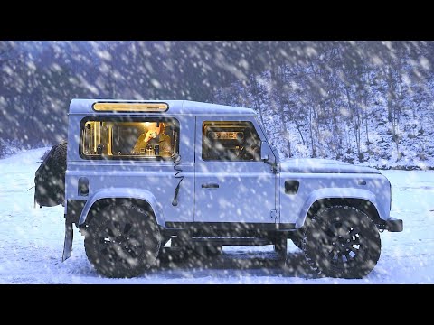 Видео: +86 ℉ жаркий зимний автомобильный кемпинг с Land Rover Defender.