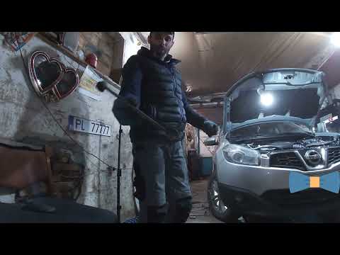 Видео: Nissan Qashqai J10 Замена стоек стабилизатора (косточки)