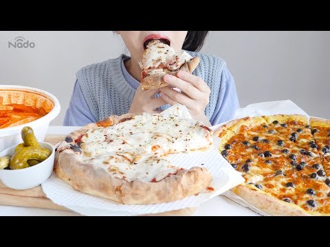 Видео: Самая нежная Чикагская Пицца & Tteokbokki, едящая ASMR _ реальное звуковое шоу еды mukbang