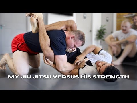 Видео: синий пояс брошен вызов бодибилдеру, который вдвое больше его