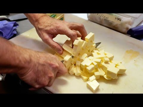 Видео: Американская еда - Пирог с говядиной и Гиннес & Липкий ирисовый пудинг Нью-Йорк Америка