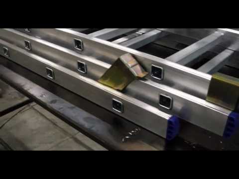 Видео: Сборка алюминиевой лестницы ЛСУ