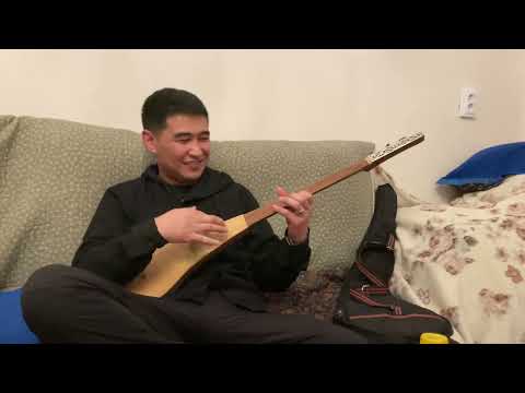 Видео: Бир кыз кордум Бишкегимдин базарынан.