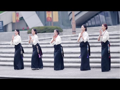Видео: Юнджи, тибетские сестры, классический и изящный тибетский танец «ЦИ Чэнлуо Чжу».