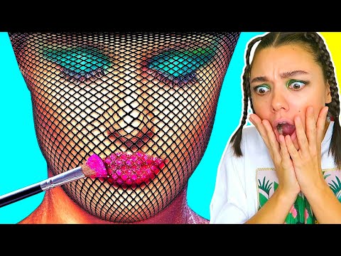 Видео: ЧРЕЗВЫЧАЙНО КРУТЫЕ ЛАЙФХАКИ ДЛЯ КРАСОТЫ! Что она натянула на лицо?