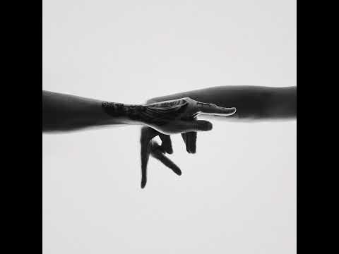 Видео: Bumble Beezy, ROUX - Гравитация