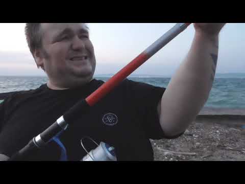 Видео: МОЯ ПЕРВАЯ РЫБАЛКА НА МОРЕ