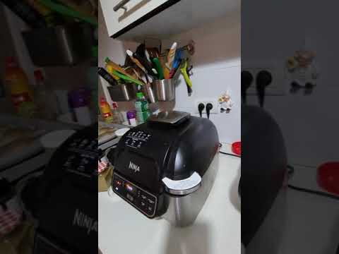 Видео: приготовление рыбы телапии в электрогриле Ninja/ טלפיה בגריל דג
