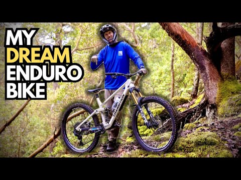 Видео: Потрясающая сборка мотоцикла - Transition Sentinel!