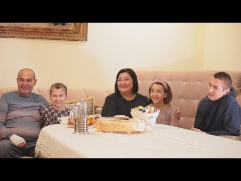 Видео: Семья Аблаевых воспитывает четверых приёмных детей