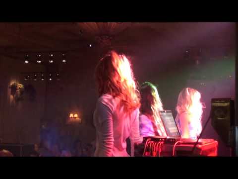 Видео: SEREBRO - Не надо больнее (Санкт-Петербург, ресторан "Плюшкин", 19.5.16)