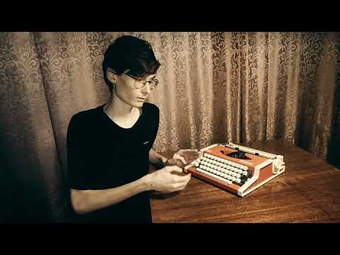 Видео: Печатная машинка "UNIS tbm de luxe", 1976 (обзор).