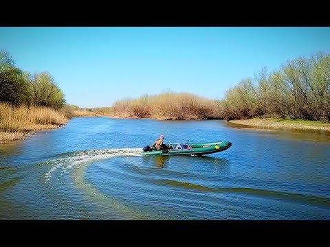 Видео: РЫБАЛКА. Обкатывал мотор, а попал на БЕШЕНЫЙ КЛЁВ. Первая вобла 2019. Весенняя рыбалка.